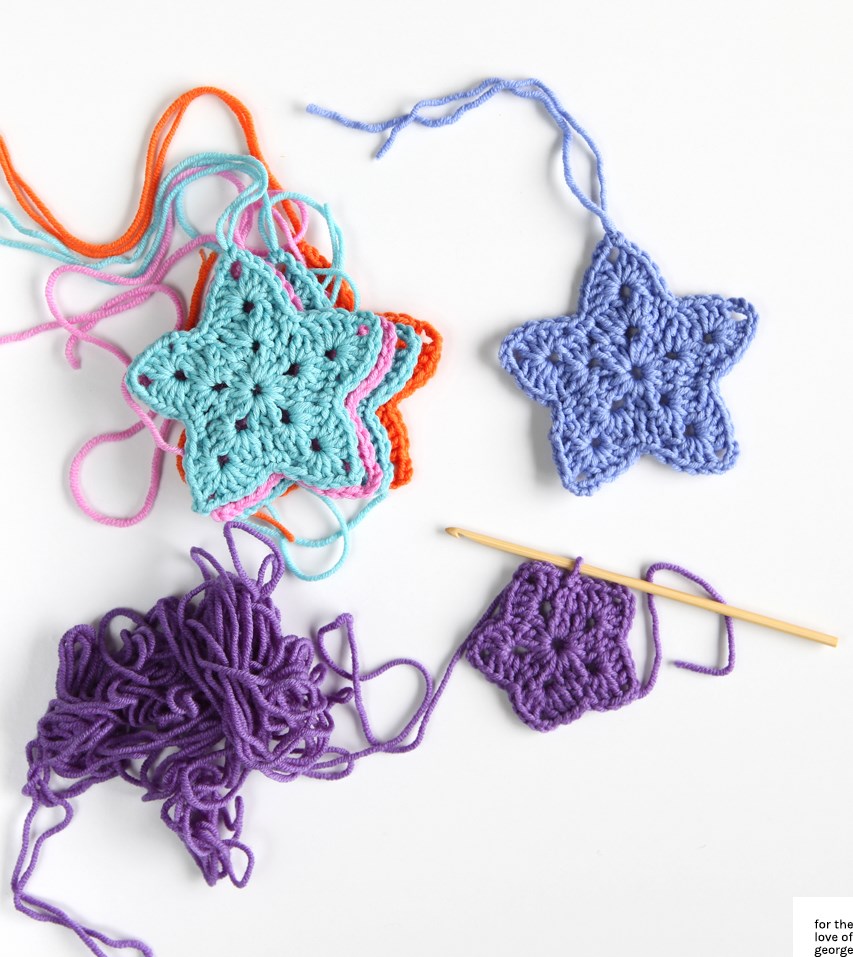 Colourful Christmas crochet stars on For the Love of George
