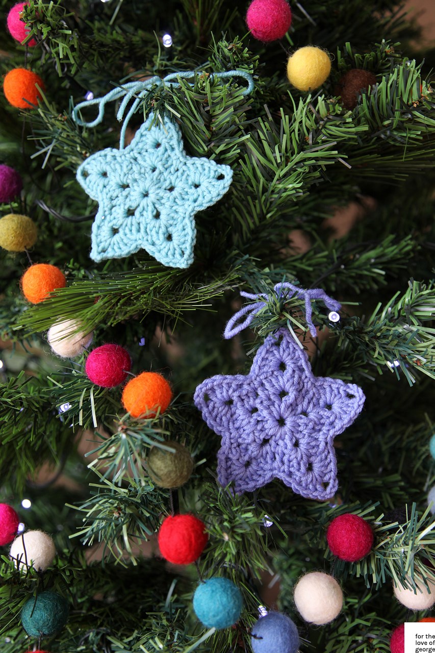 Colourful Christmas crochet stars on For the Love of George